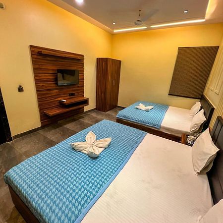 Gsm Hotel Vrindavan Bagian luar foto