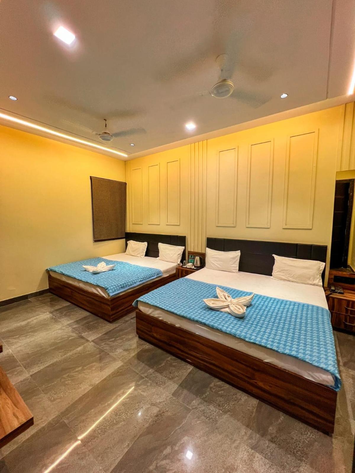 Gsm Hotel Vrindavan Bagian luar foto