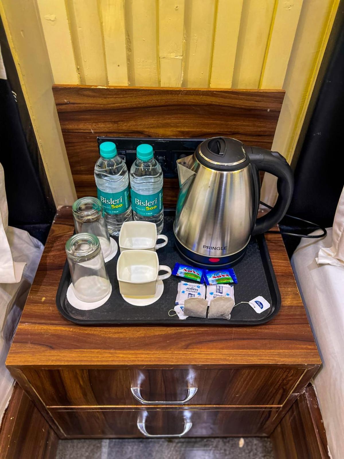 Gsm Hotel Vrindavan Bagian luar foto
